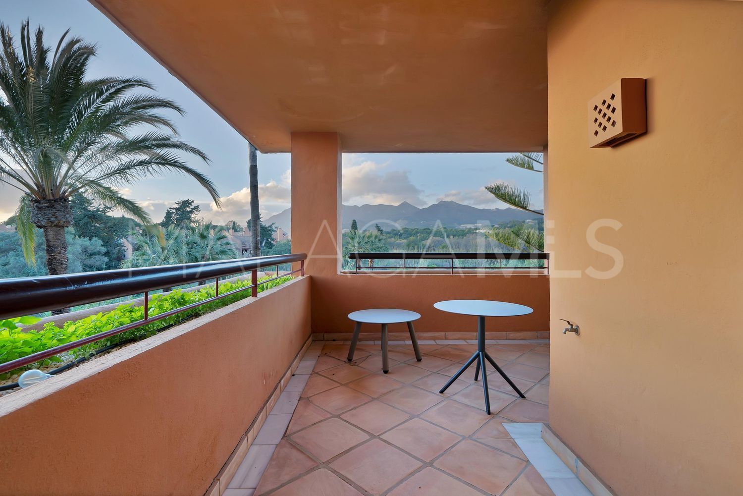 Piso with 3 bedrooms for sale in Bahia de Marbella
