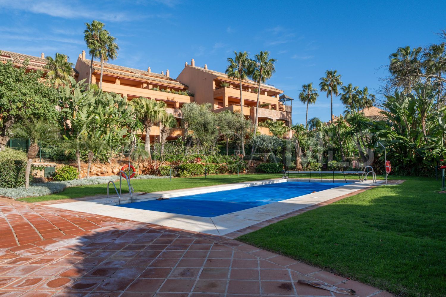 Piso with 3 bedrooms for sale in Bahia de Marbella