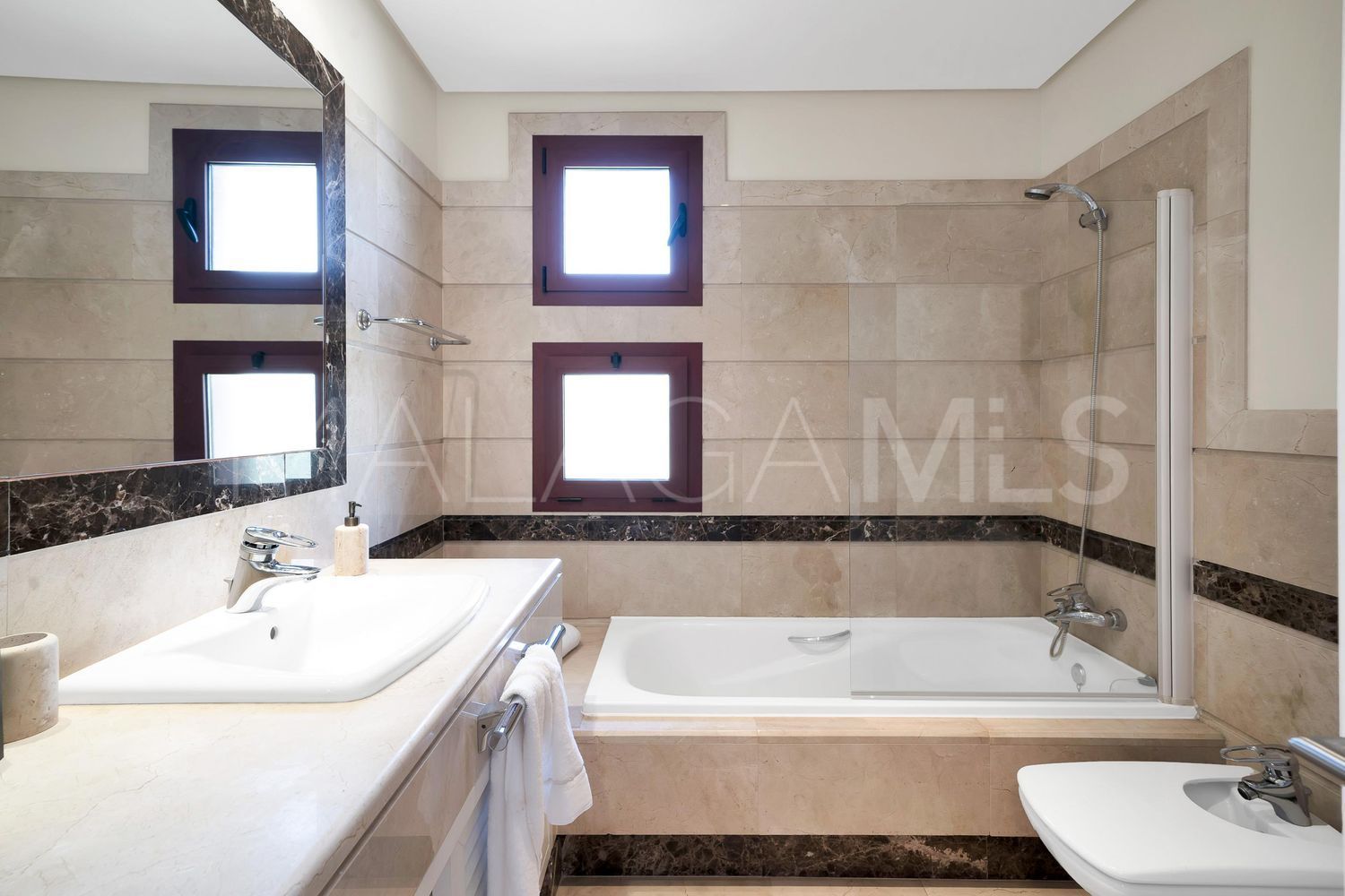 Flat for sale in Bahia de Marbella