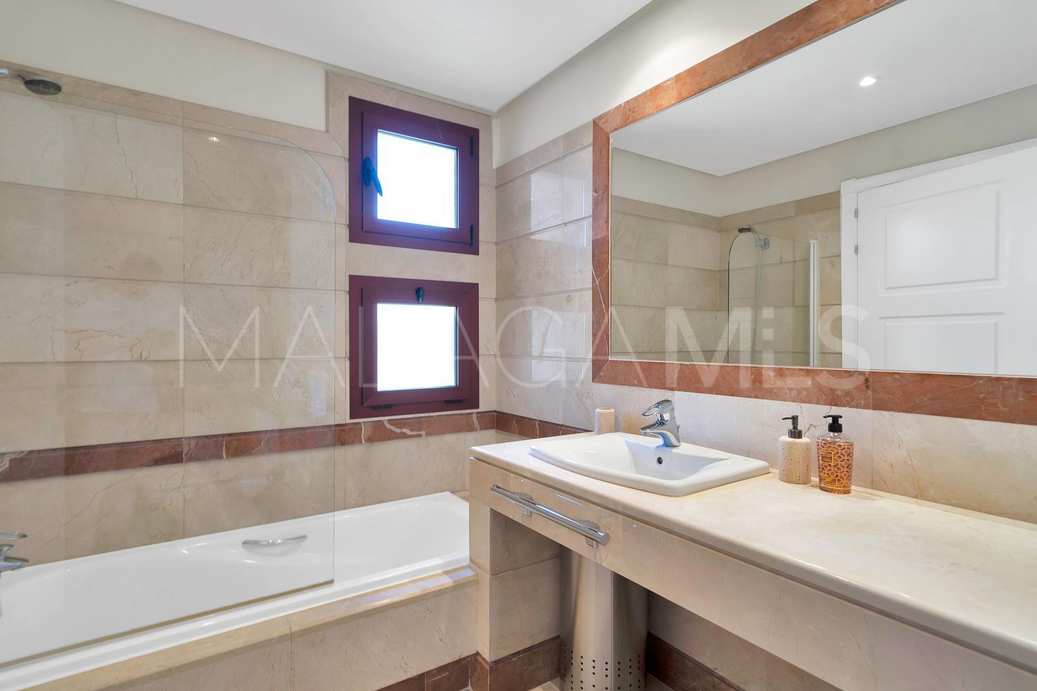 Flat for sale in Bahia de Marbella
