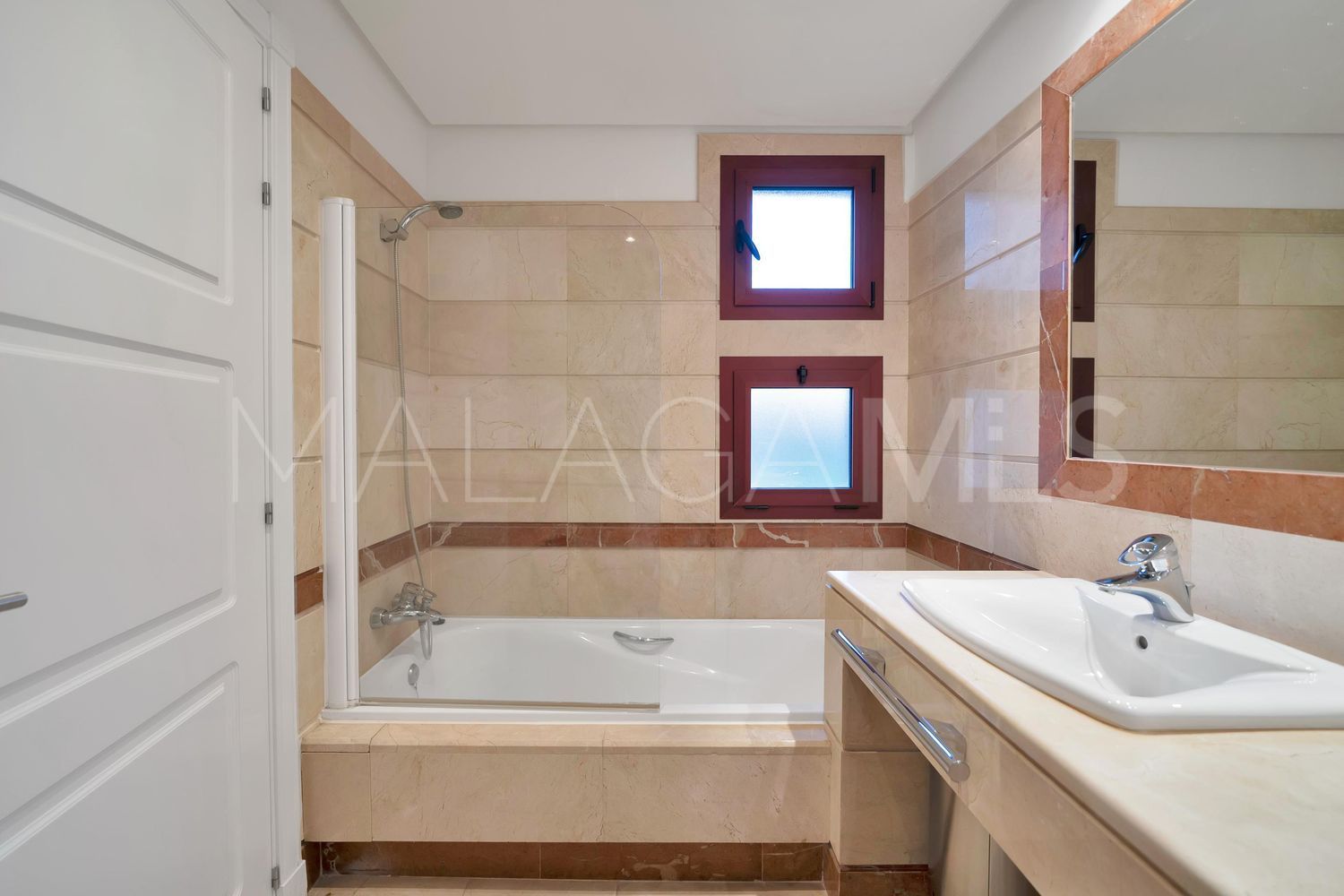 Piso with 3 bedrooms for sale in Bahia de Marbella