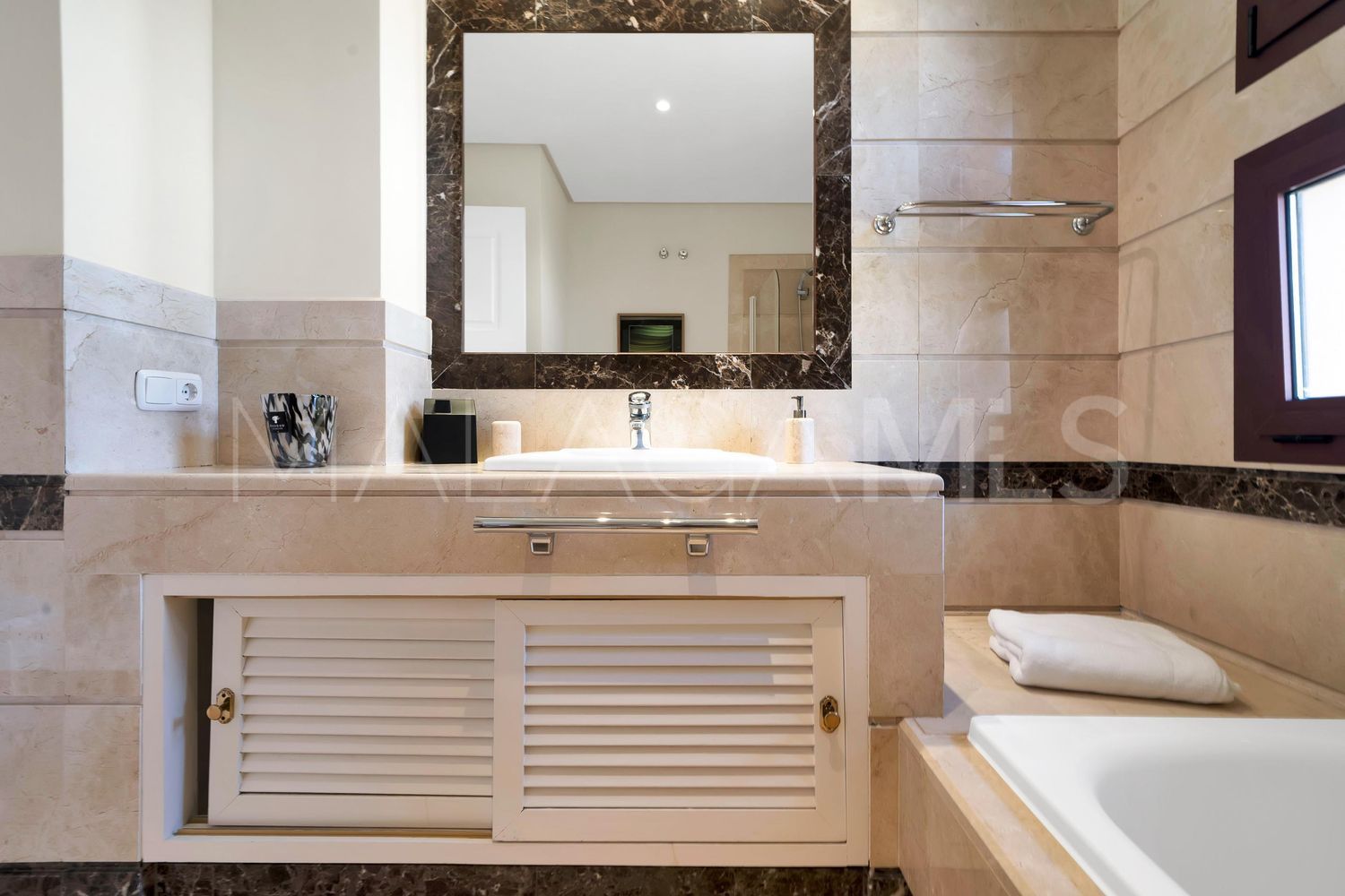 Flat for sale in Bahia de Marbella