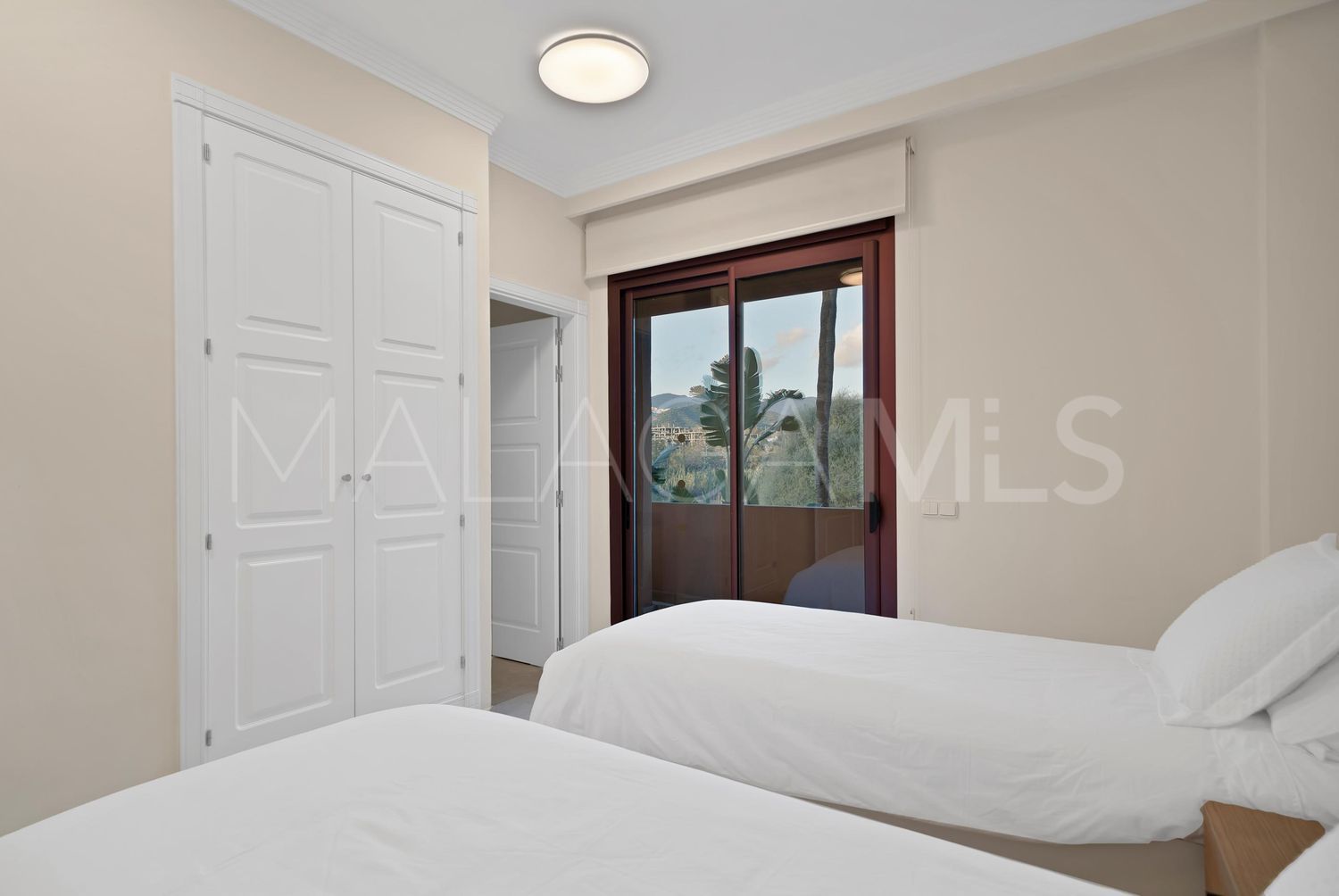 Piso with 3 bedrooms for sale in Bahia de Marbella