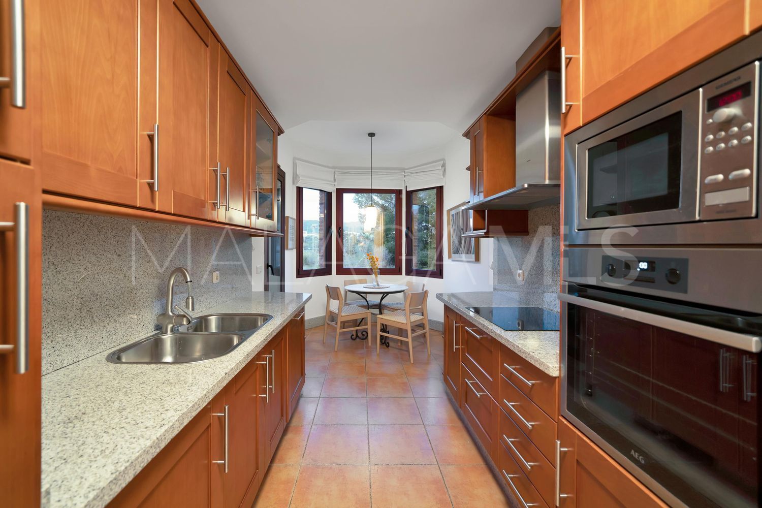 Piso with 3 bedrooms for sale in Bahia de Marbella