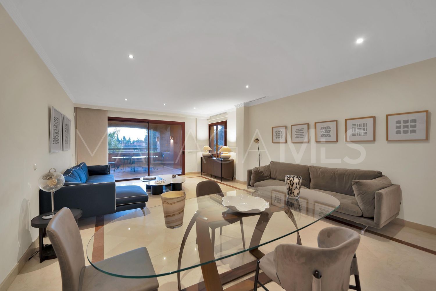 Piso with 3 bedrooms for sale in Bahia de Marbella