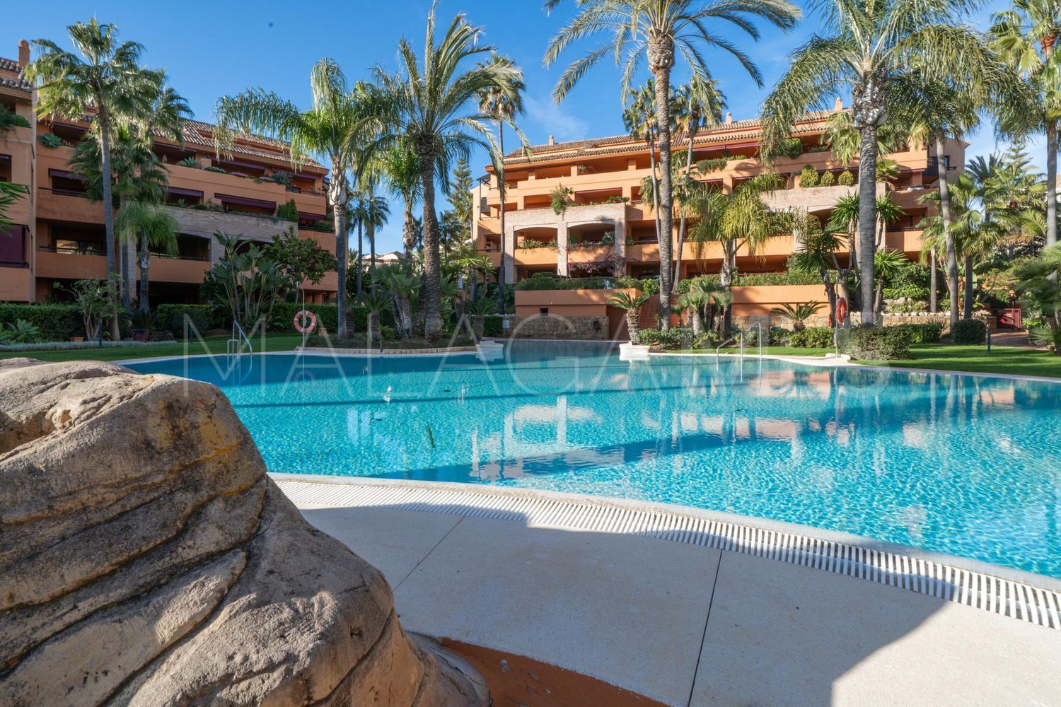 Piso with 3 bedrooms for sale in Bahia de Marbella