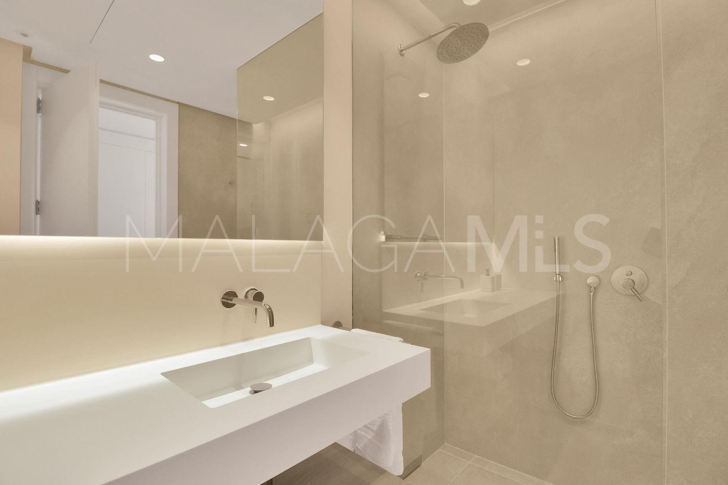 Flat for sale in Palo Alto