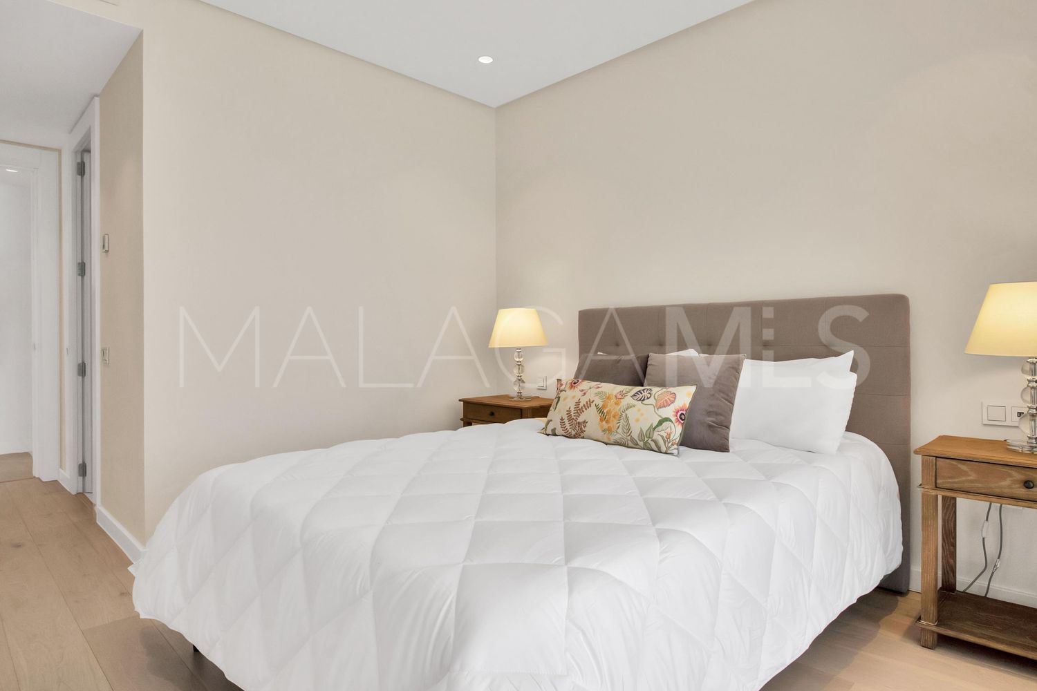 Flat for sale in Palo Alto