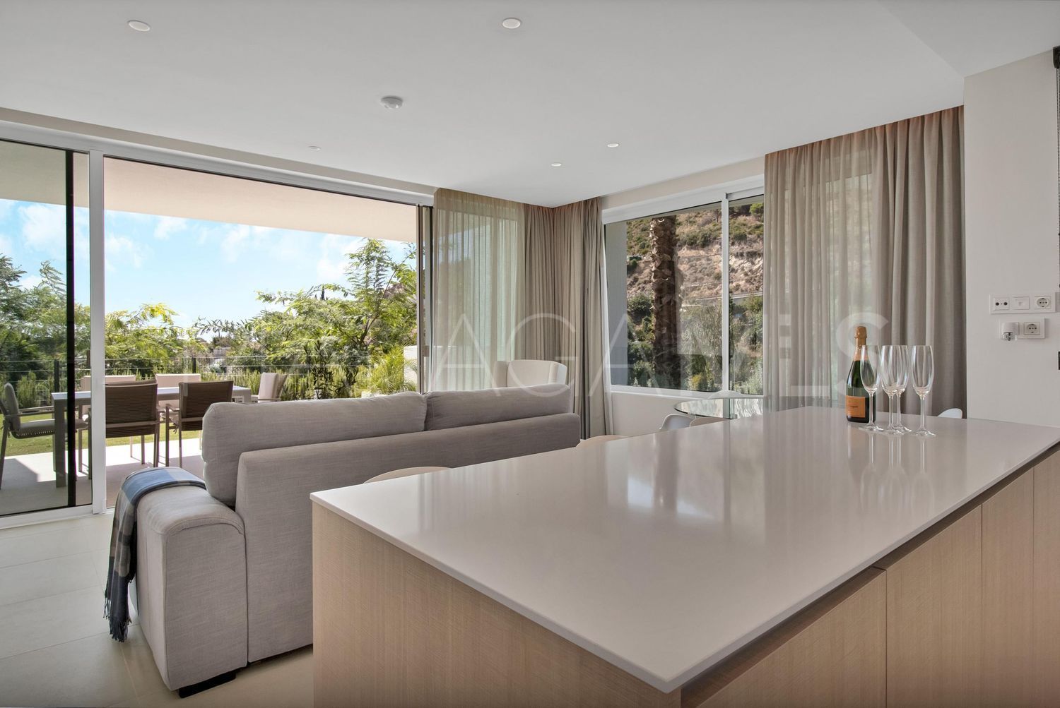 Flat for sale in Palo Alto