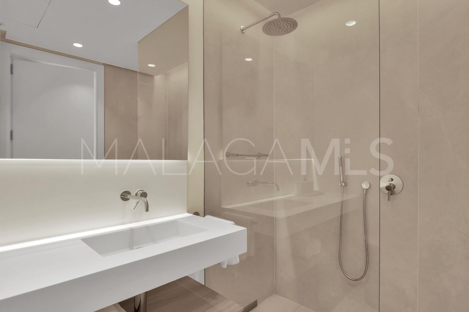 Flat for sale in Palo Alto