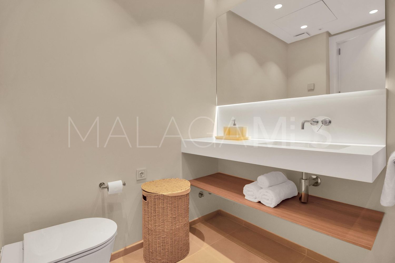 Flat for sale in Palo Alto