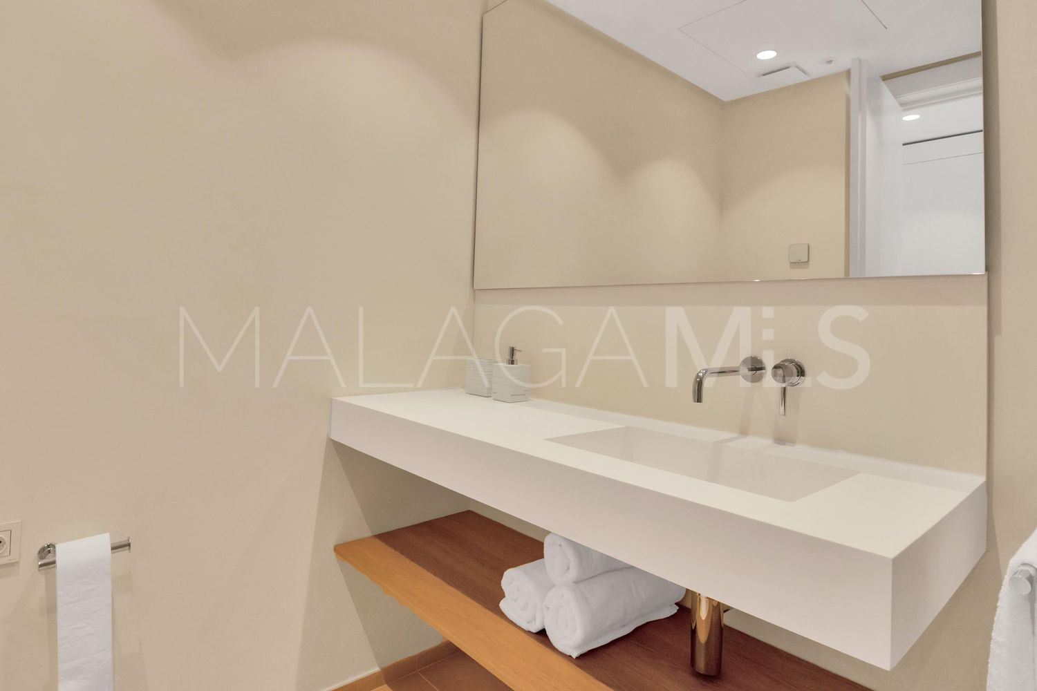 Flat for sale in Palo Alto