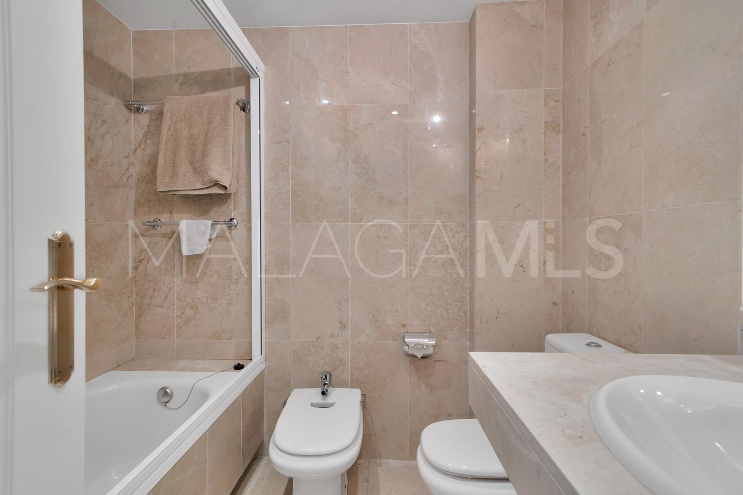 For sale Nueva Andalucia flat with 2 bedrooms