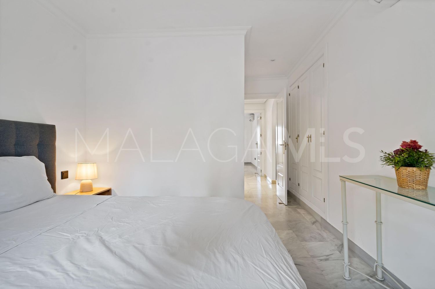 For sale Nueva Andalucia flat with 2 bedrooms