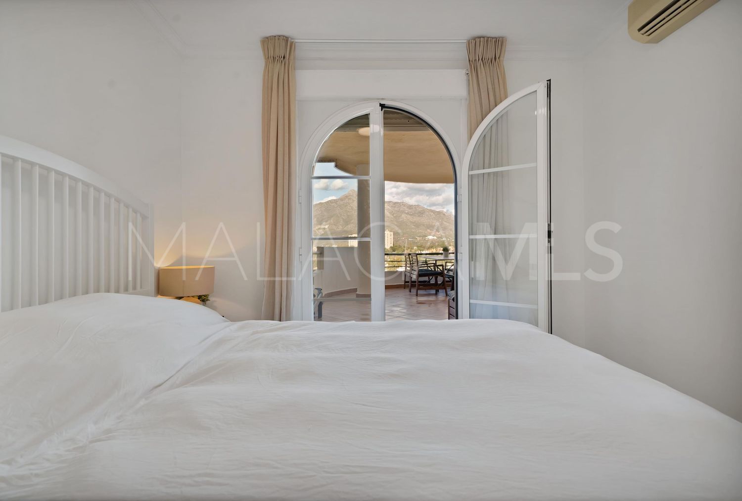 For sale Nueva Andalucia flat with 2 bedrooms