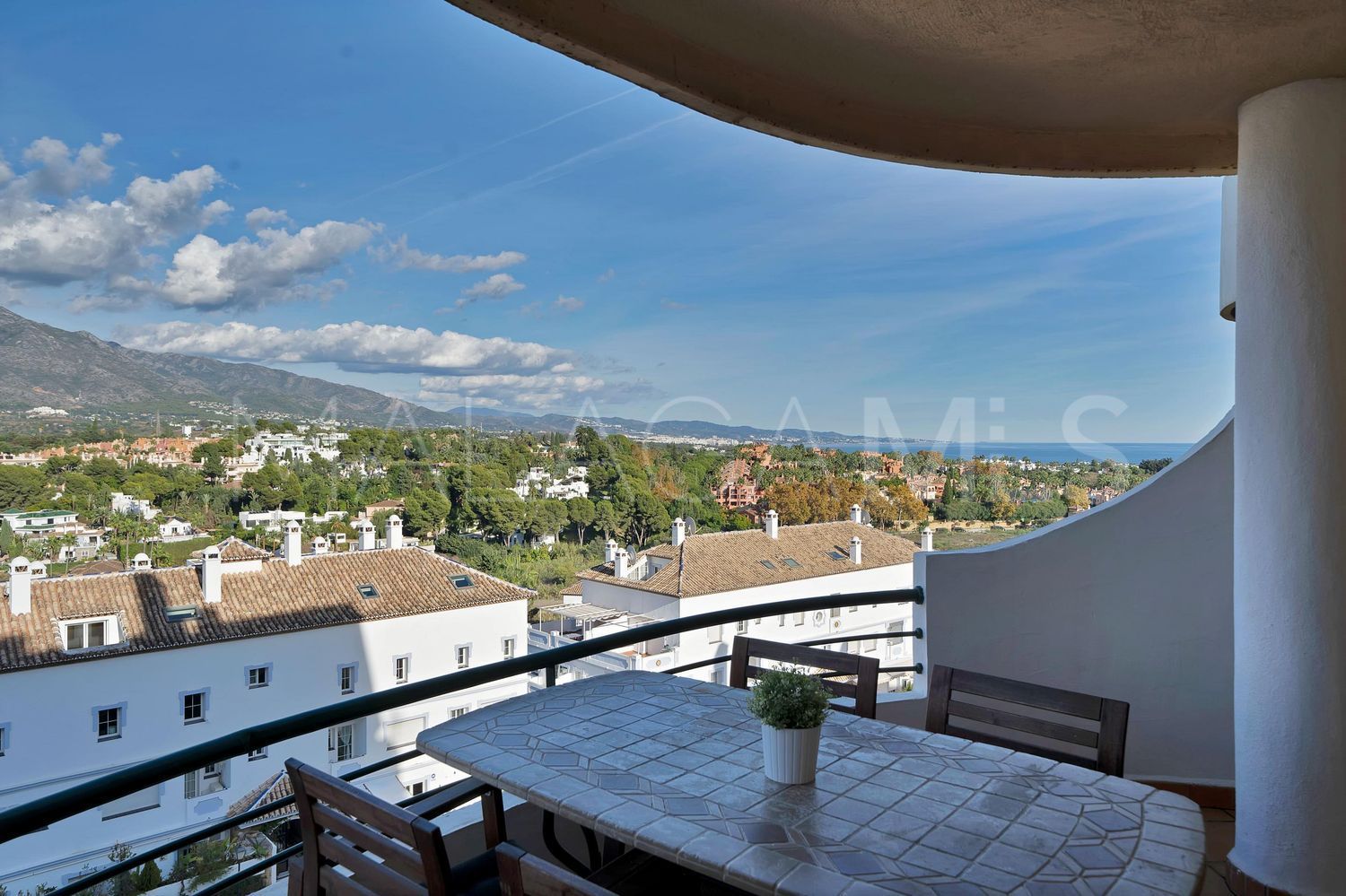 For sale Nueva Andalucia flat with 2 bedrooms
