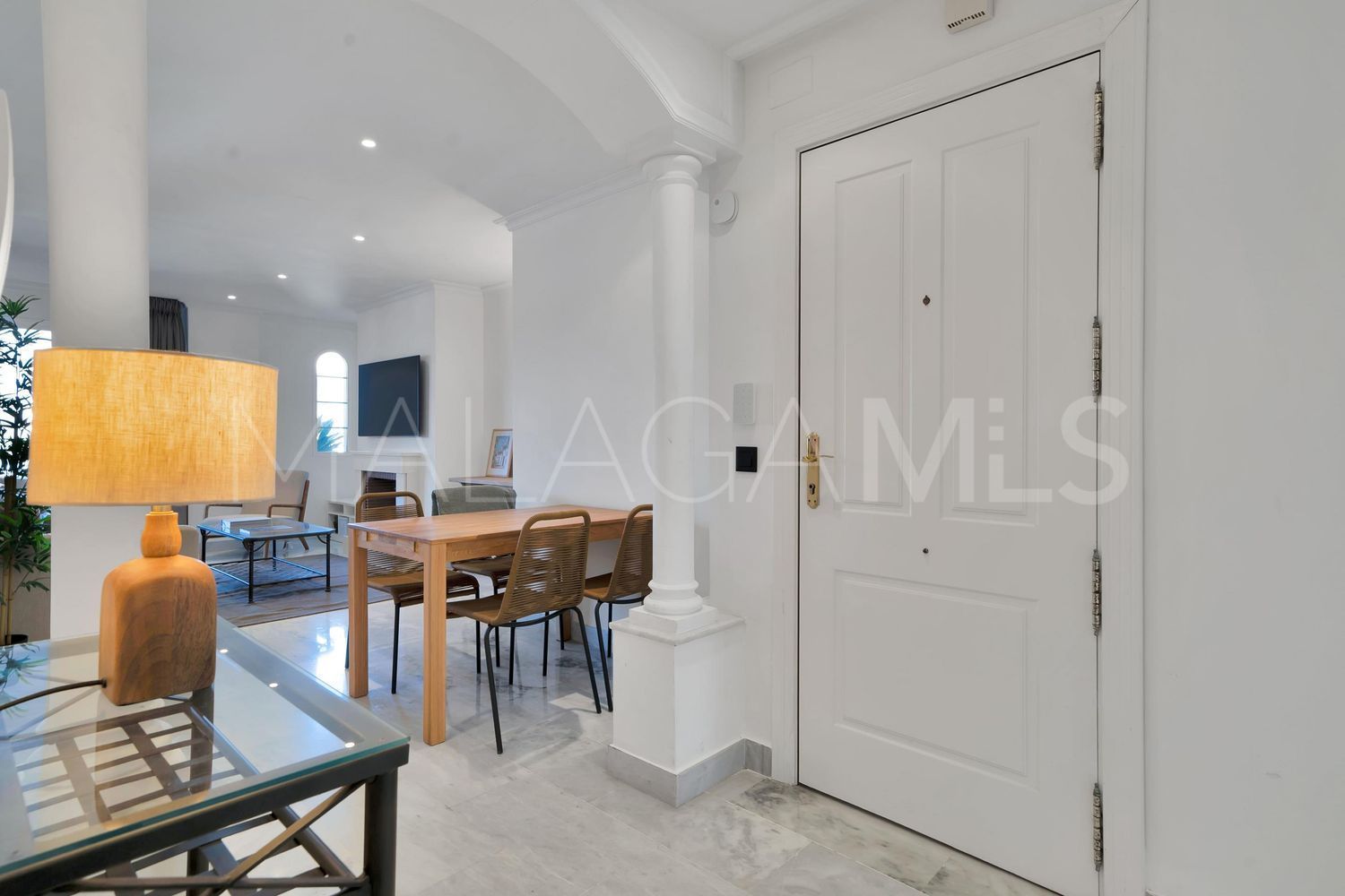 For sale Nueva Andalucia flat with 2 bedrooms