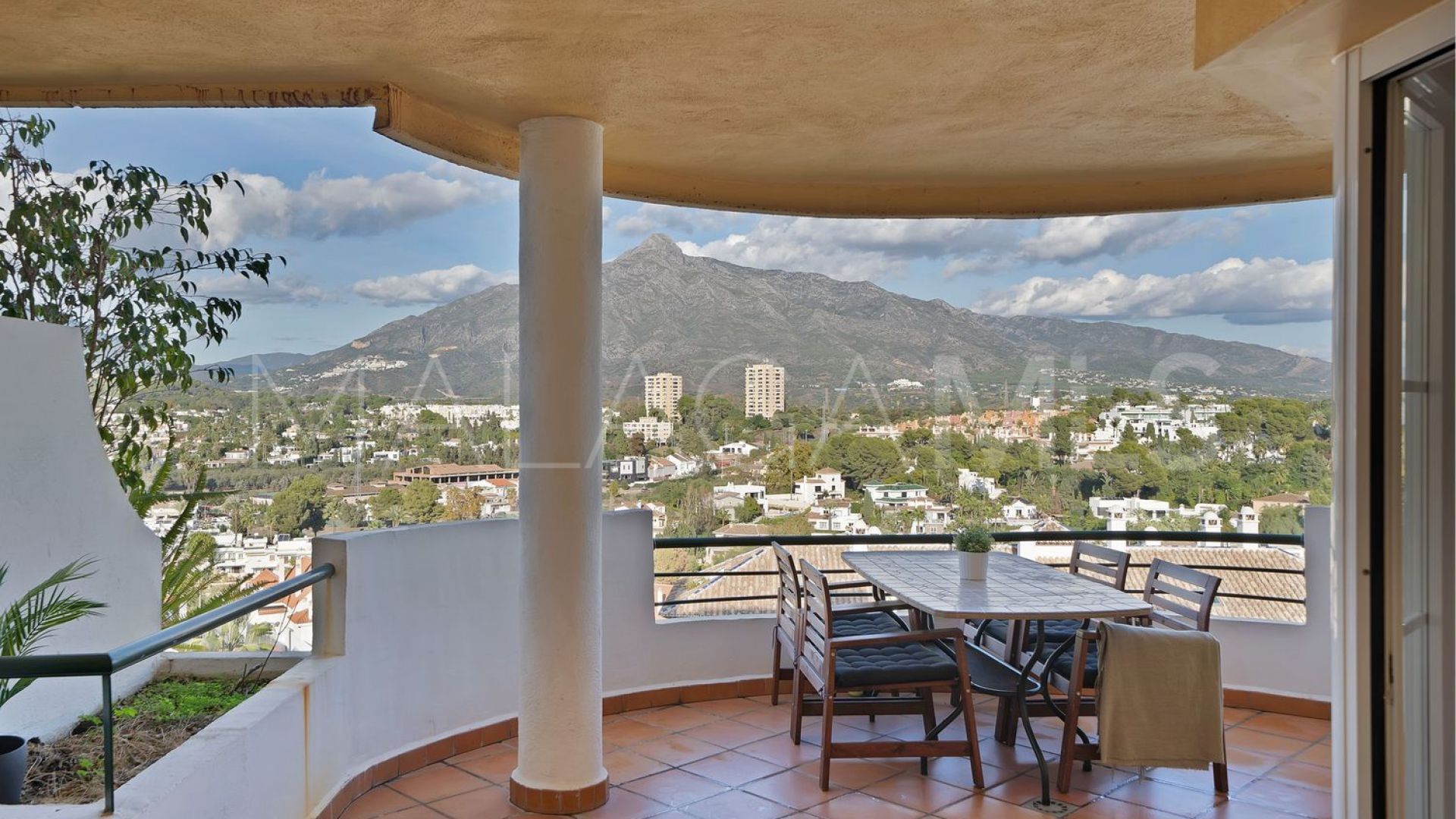 Flat for sale in Nueva Andalucia