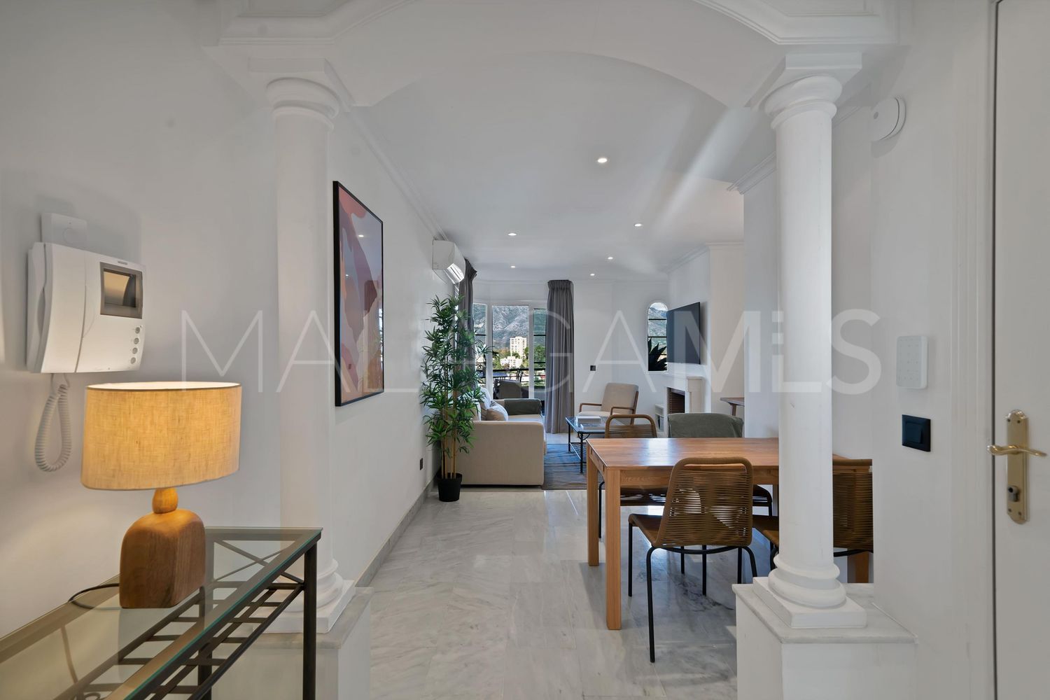 For sale Nueva Andalucia flat with 2 bedrooms