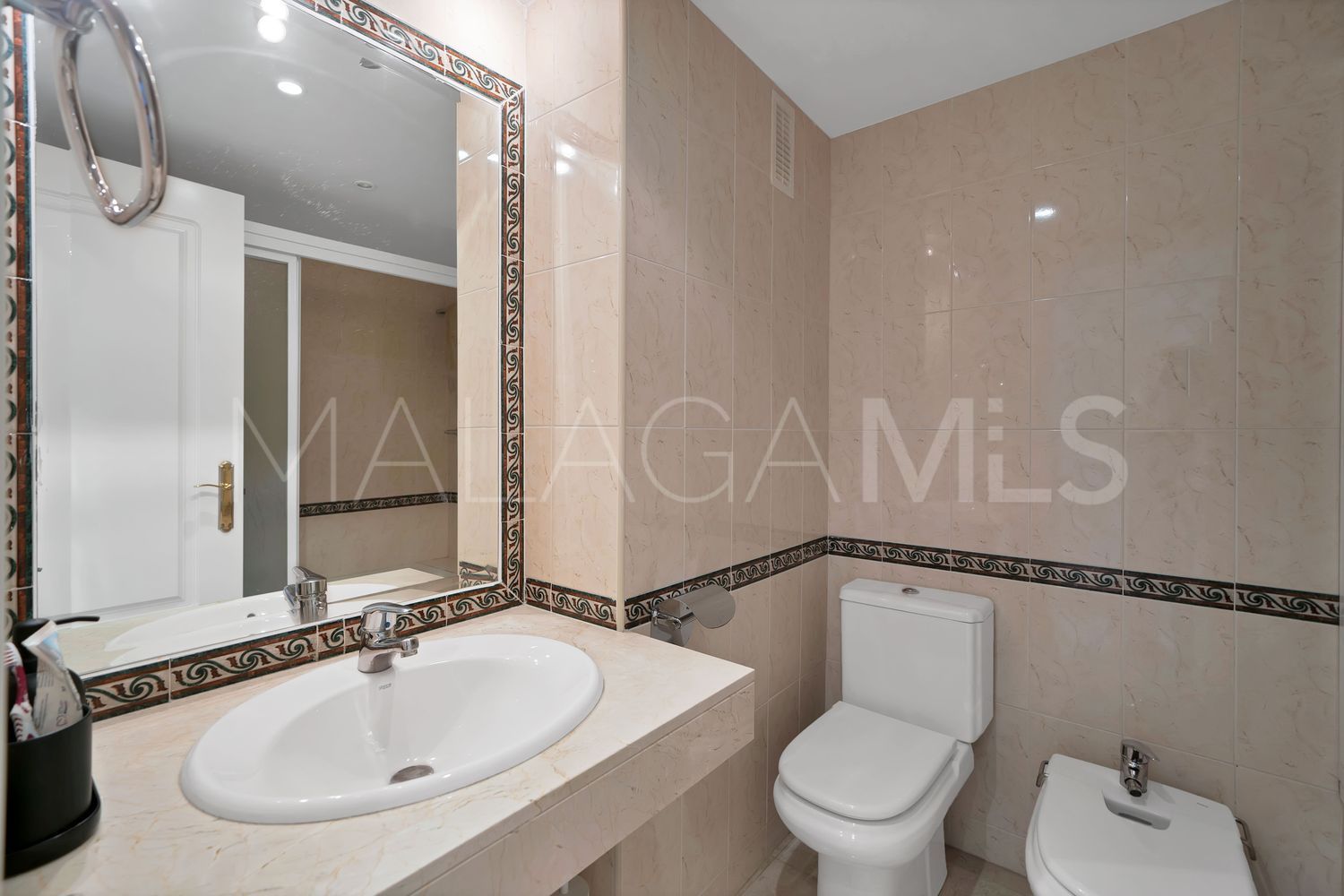 Flat for sale in Nueva Andalucia