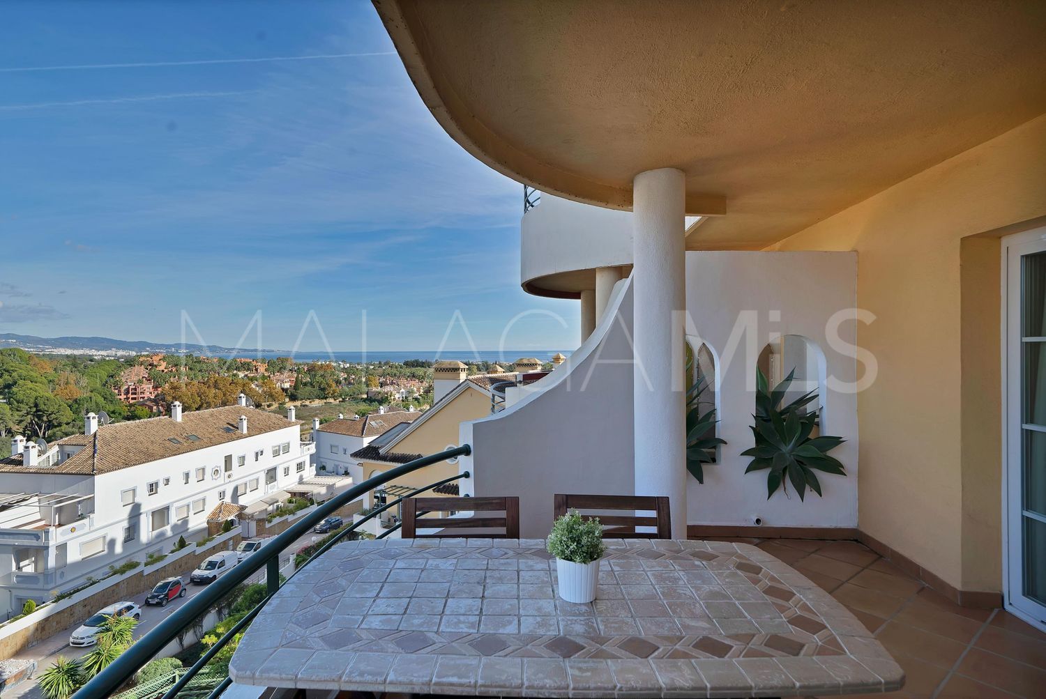 For sale Nueva Andalucia flat with 2 bedrooms