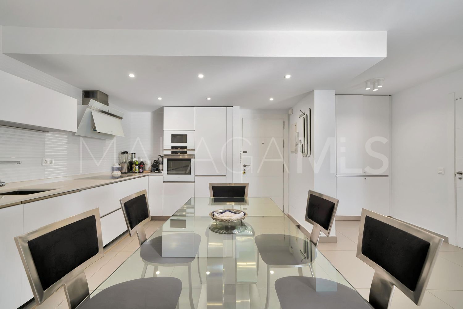 Flat for sale in Playa Bajadilla - Puertos