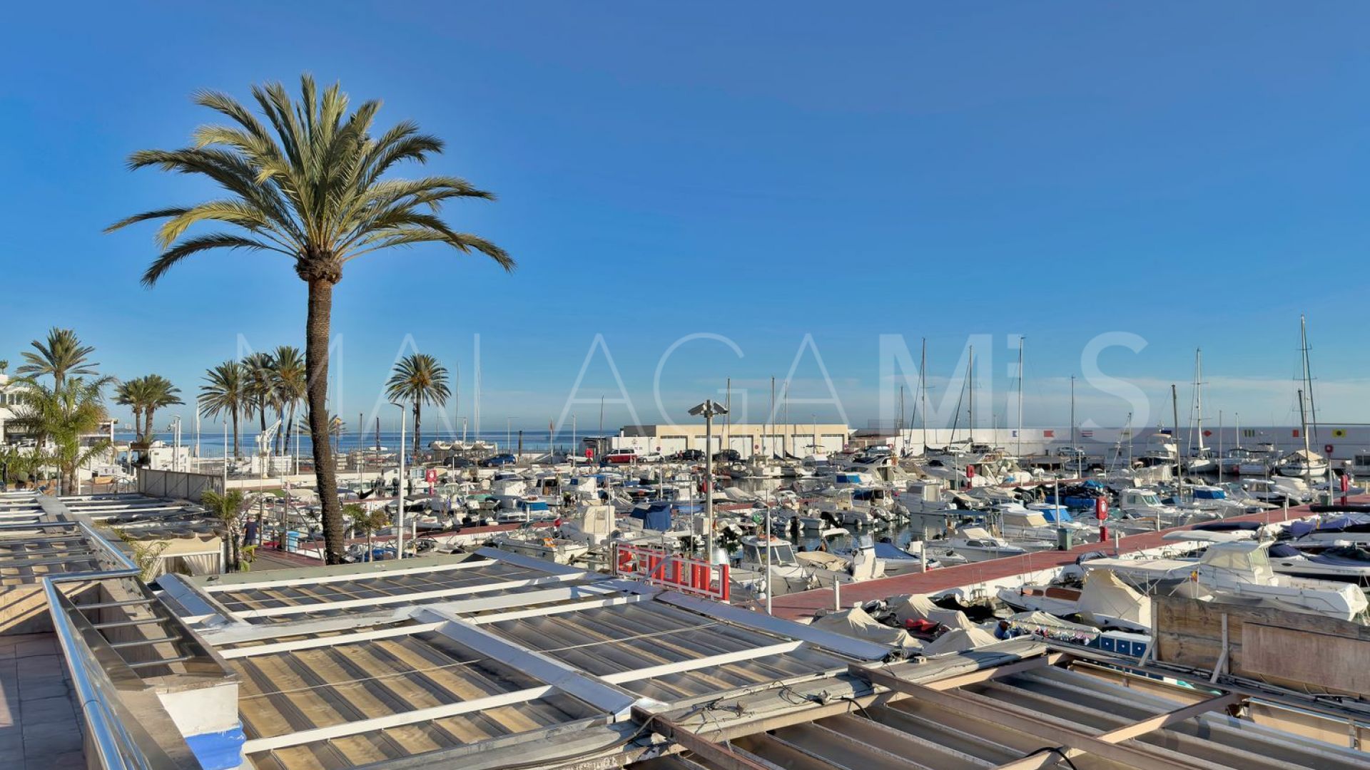 For sale flat in Playa Bajadilla - Puertos