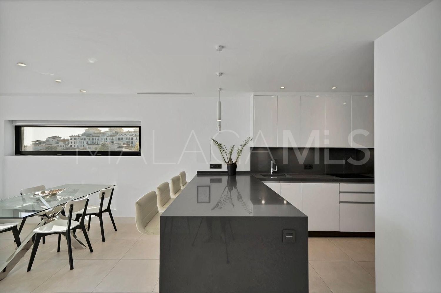 Flat for sale in Marbella - Puerto Banus