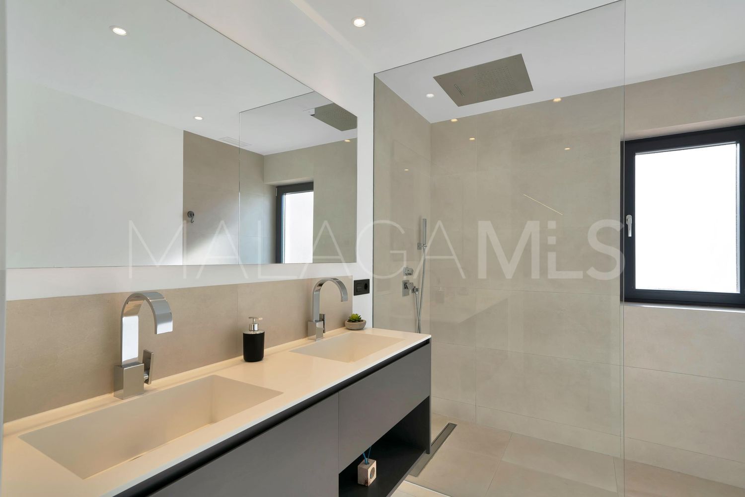 Flat for sale in Marbella - Puerto Banus