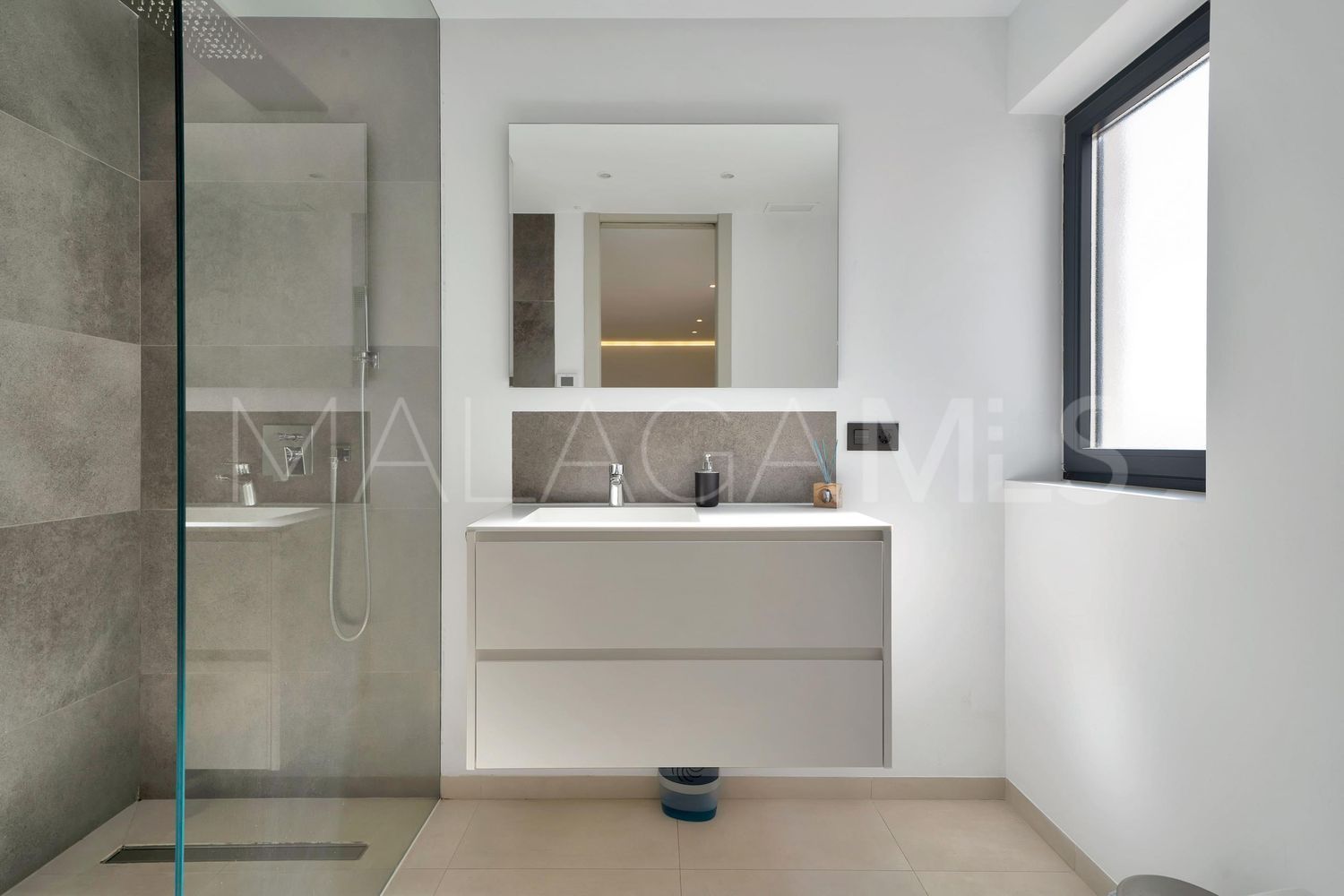 Flat for sale in Marbella - Puerto Banus