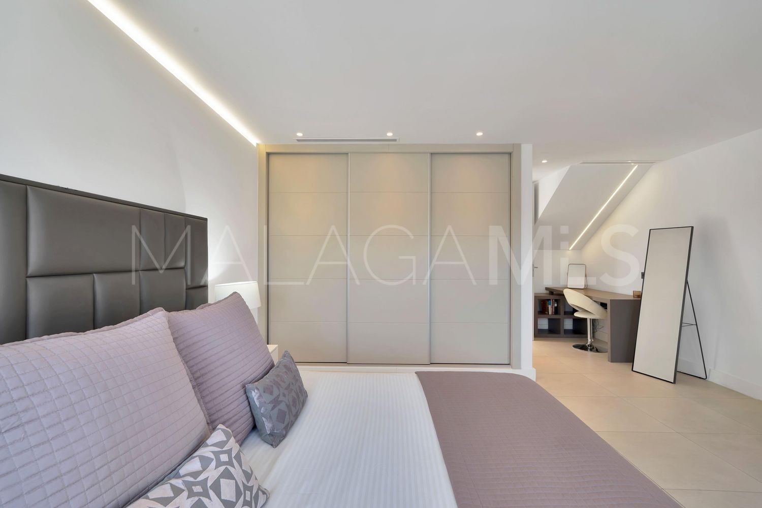 Flat for sale in Marbella - Puerto Banus