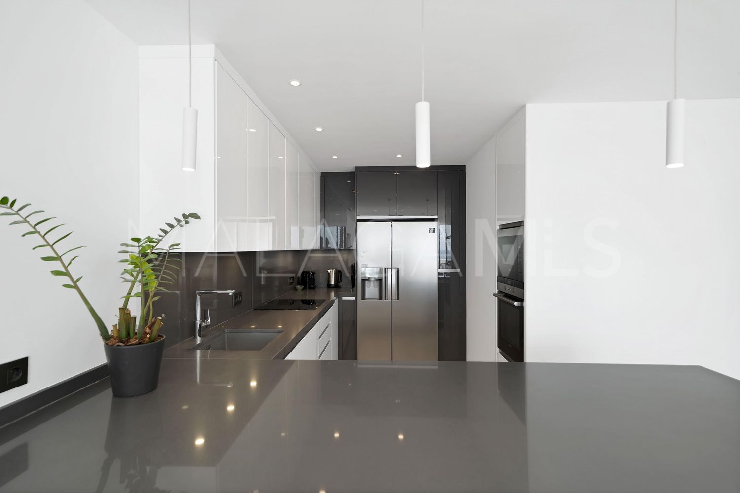 Flat for sale in Marbella - Puerto Banus