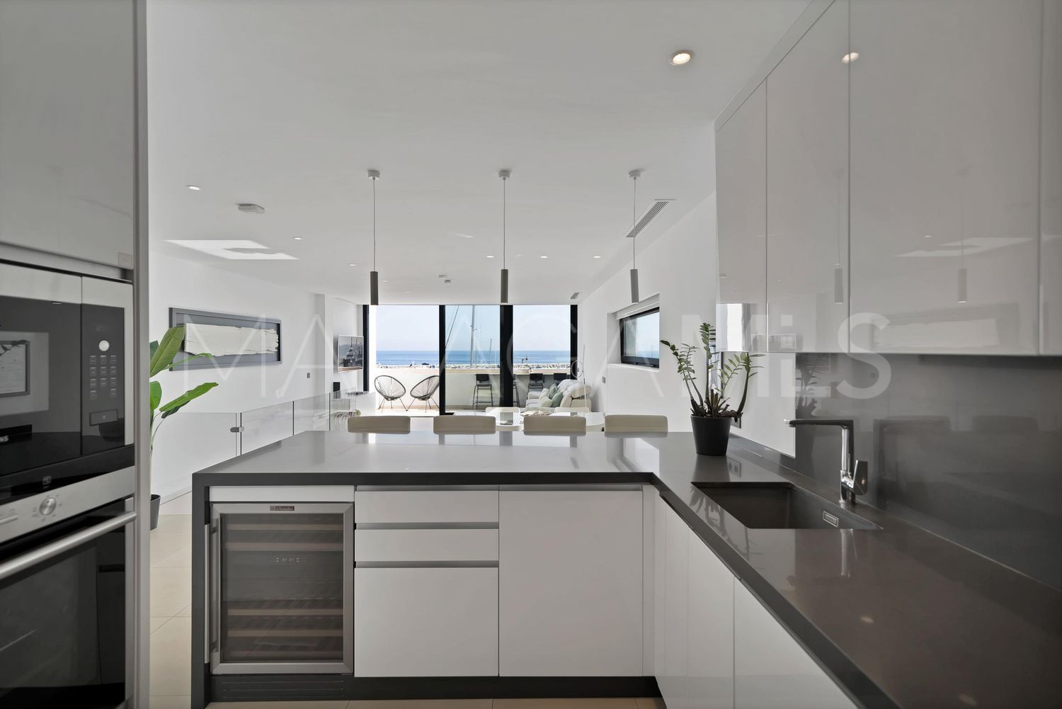 Flat for sale in Marbella - Puerto Banus
