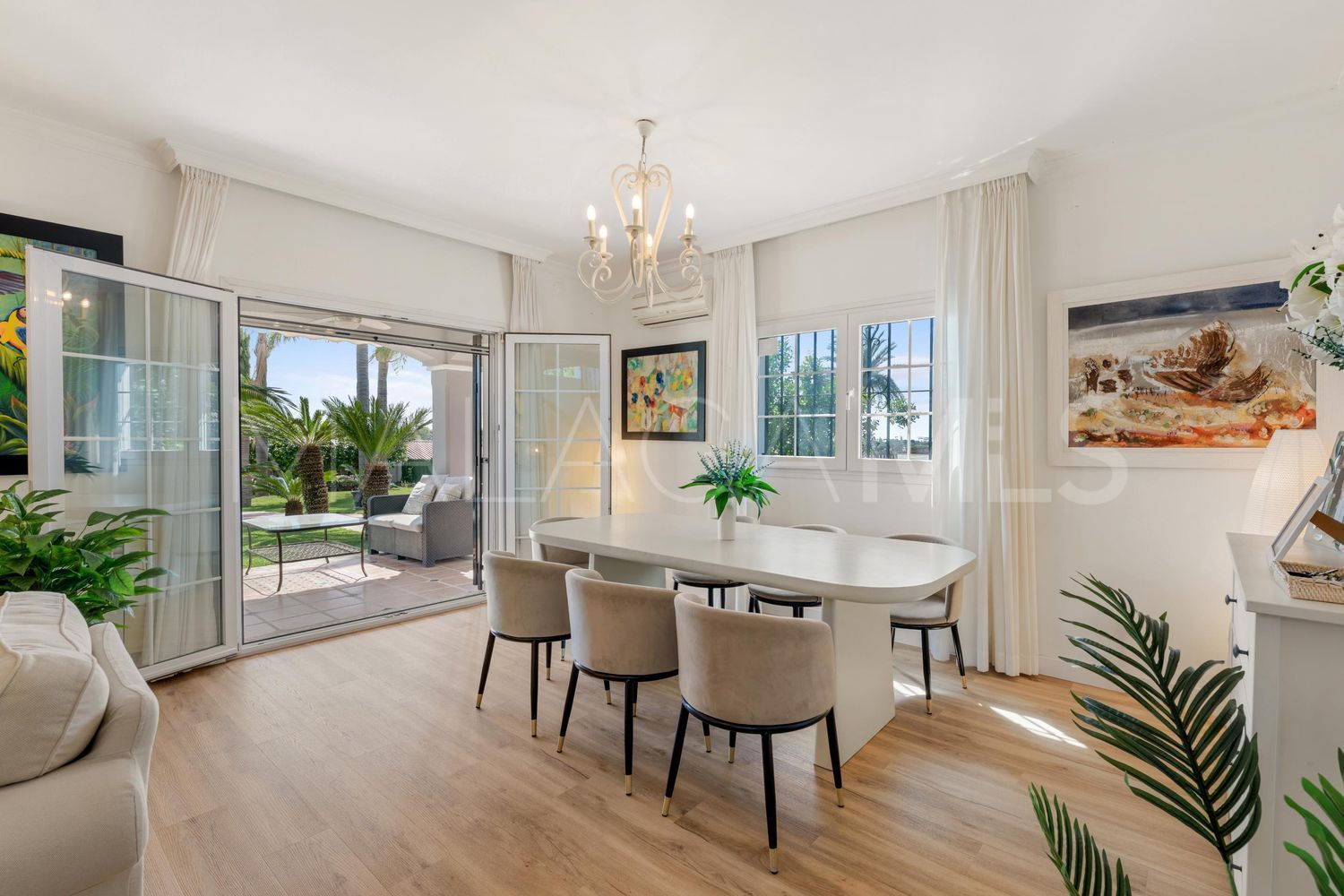 Hus i byn for sale in Nueva Atalaya