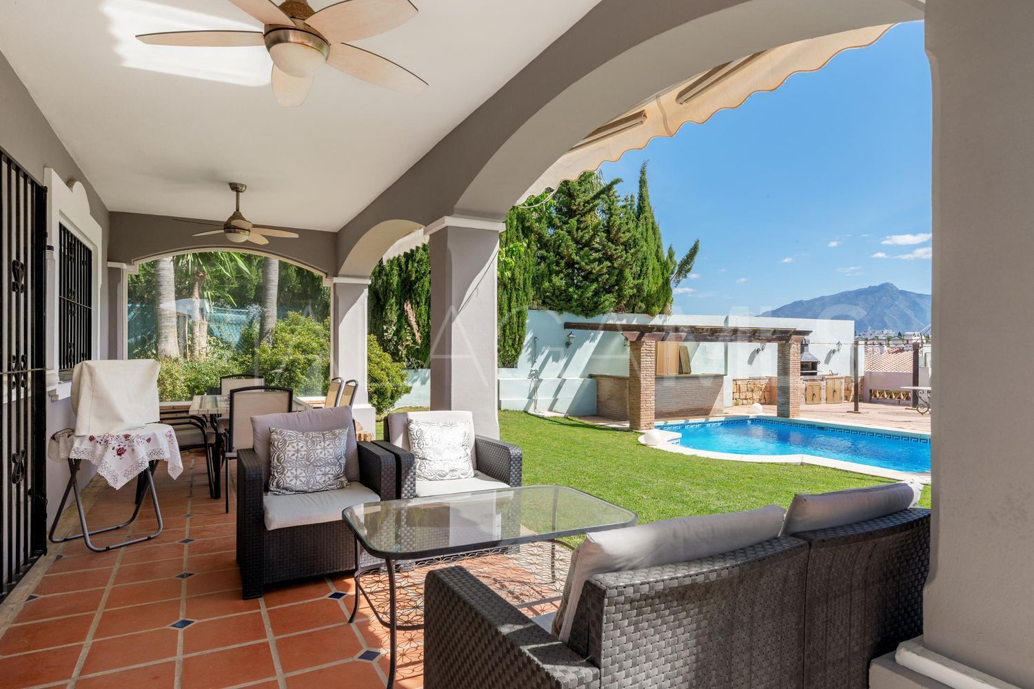 Hus i byn for sale in Nueva Atalaya