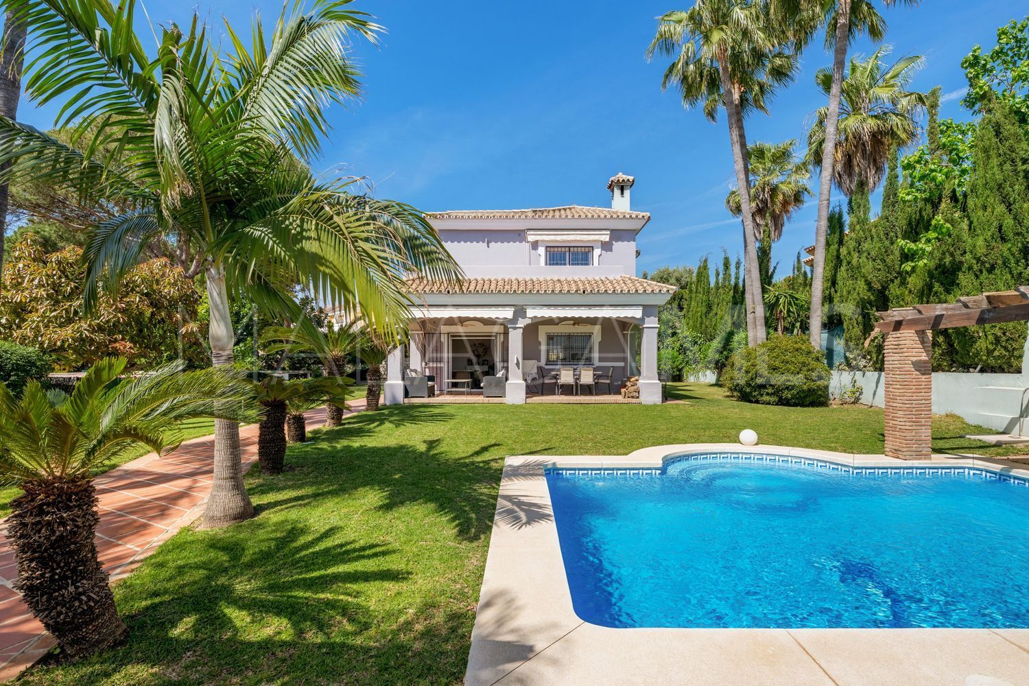 Hus i byn for sale in Nueva Atalaya