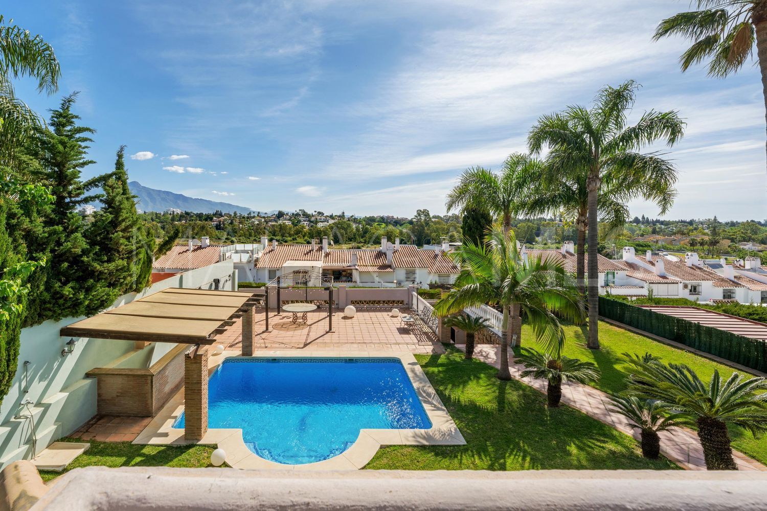 Hus i byn for sale in Nueva Atalaya