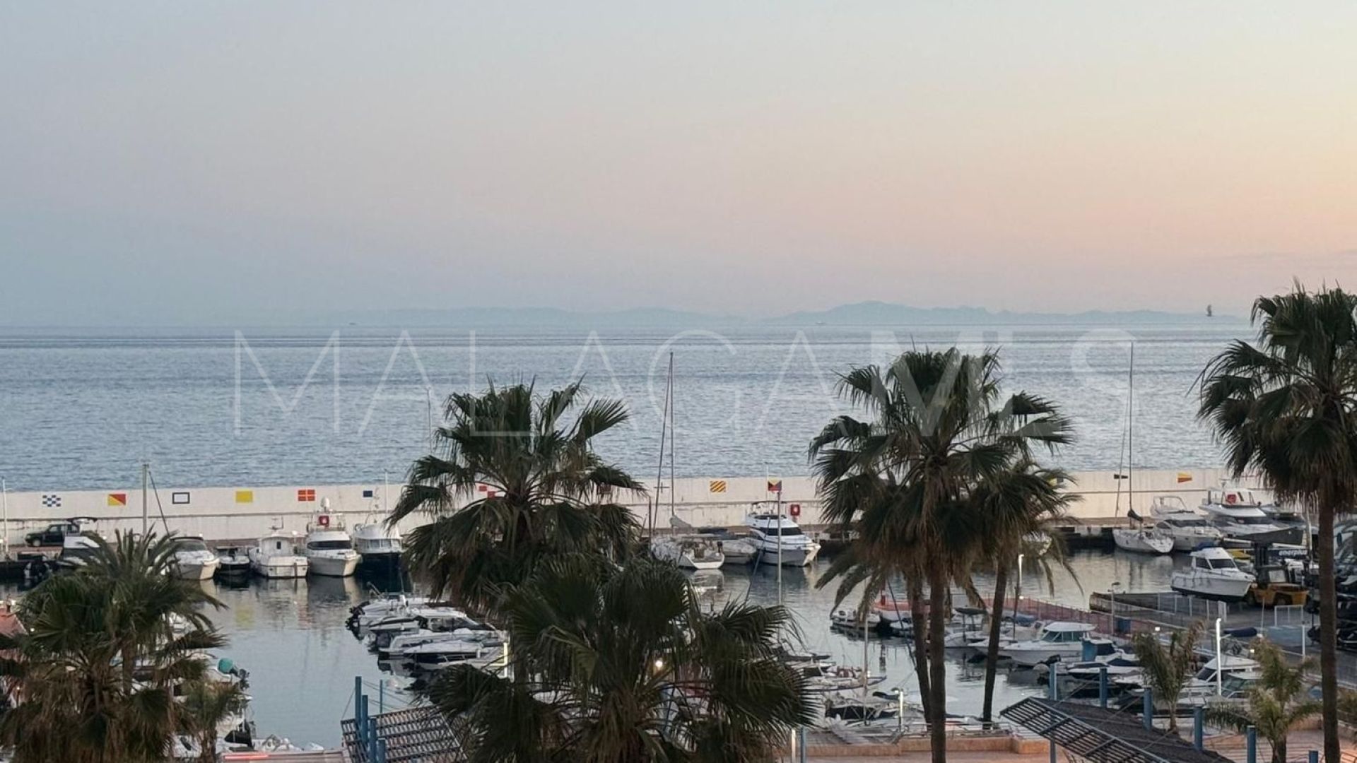 Flat for sale in Playa Bajadilla - Puertos