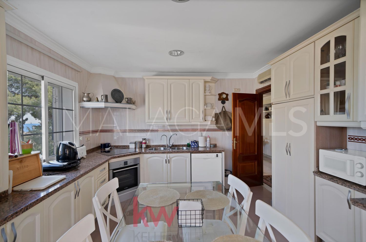 Hus i byn for sale in Cerrado Calderón - El Morlaco
