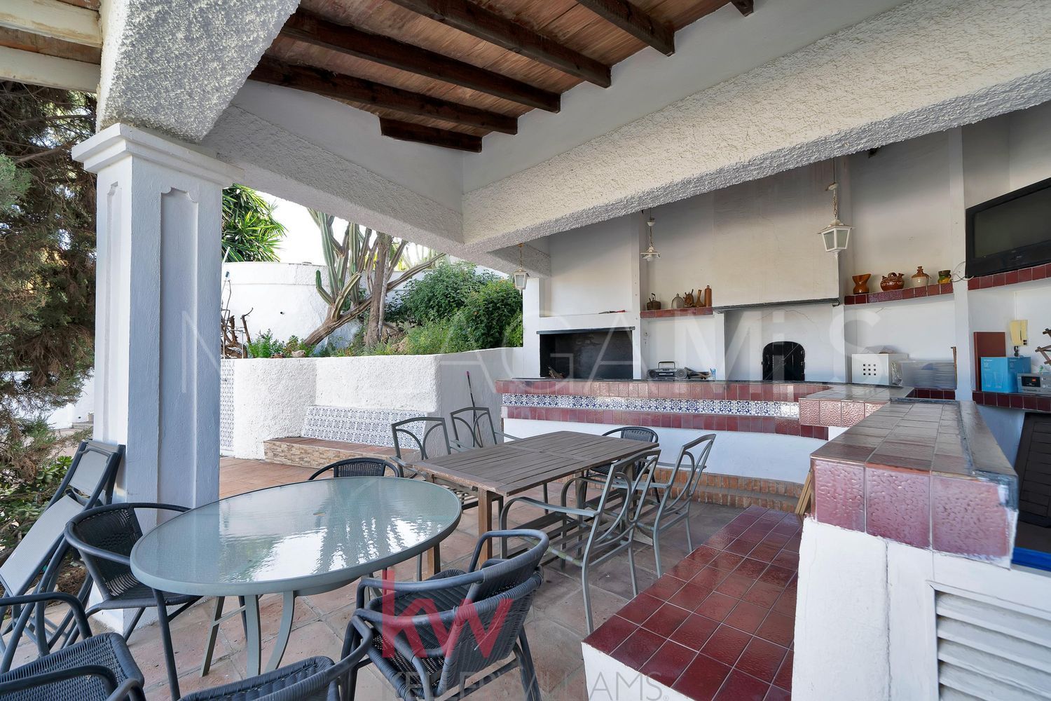 Hus i byn for sale in Cerrado Calderón - El Morlaco