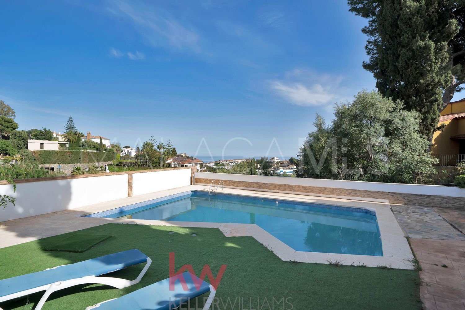 Hus i byn for sale in Cerrado Calderón - El Morlaco
