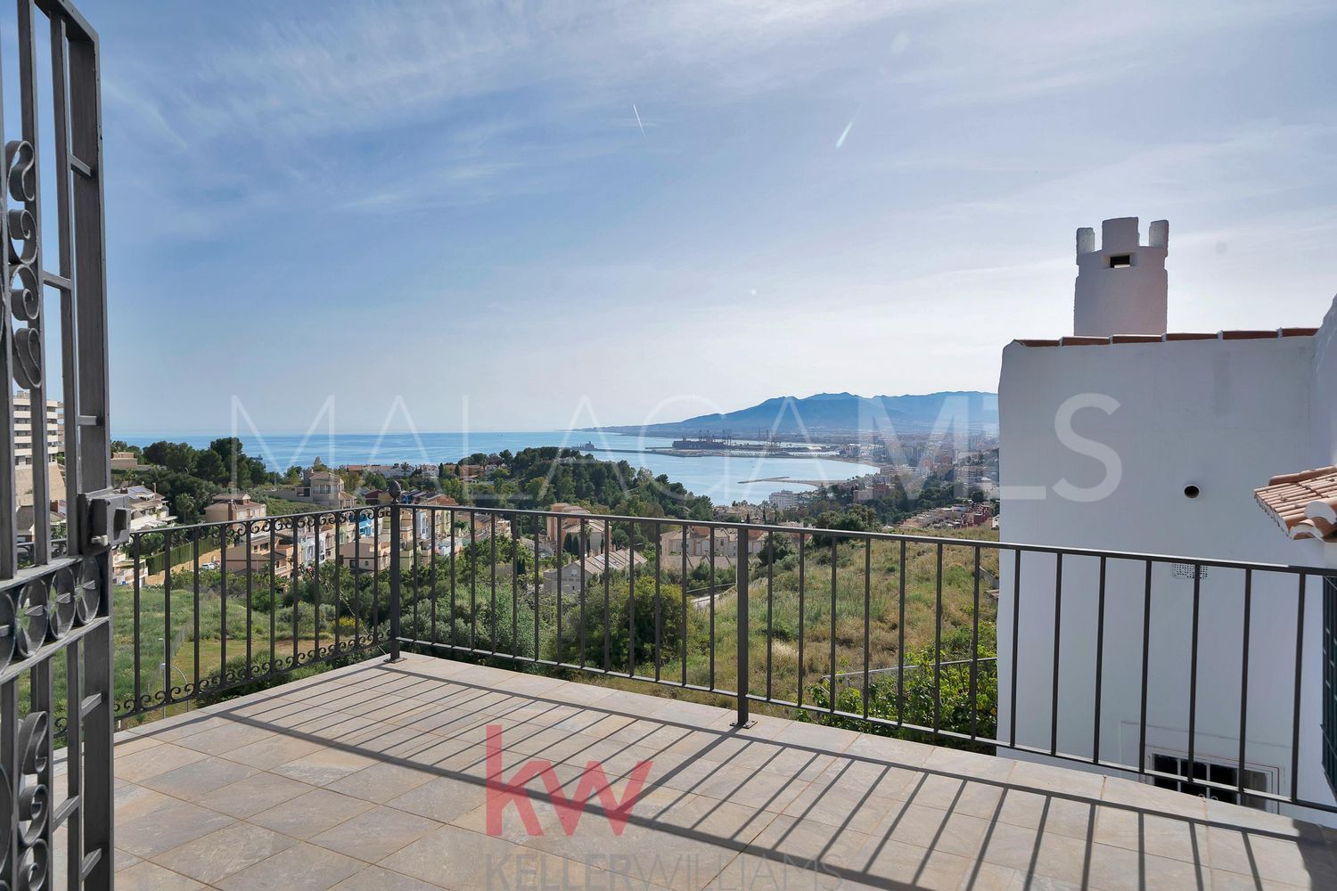 Hus i byn for sale in Cerrado Calderón - El Morlaco