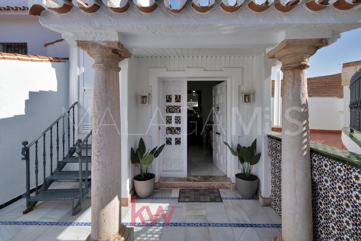 Hus i byn for sale in Cerrado Calderón - El Morlaco
