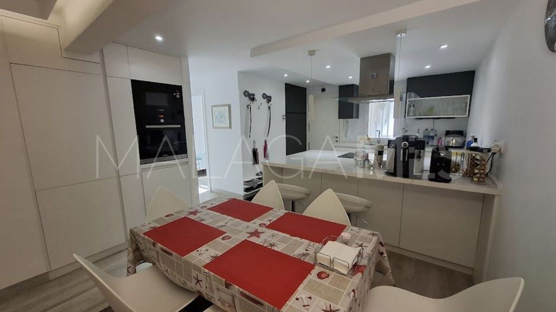 Buy flat in Playa de la Fontanilla with 3 bedrooms