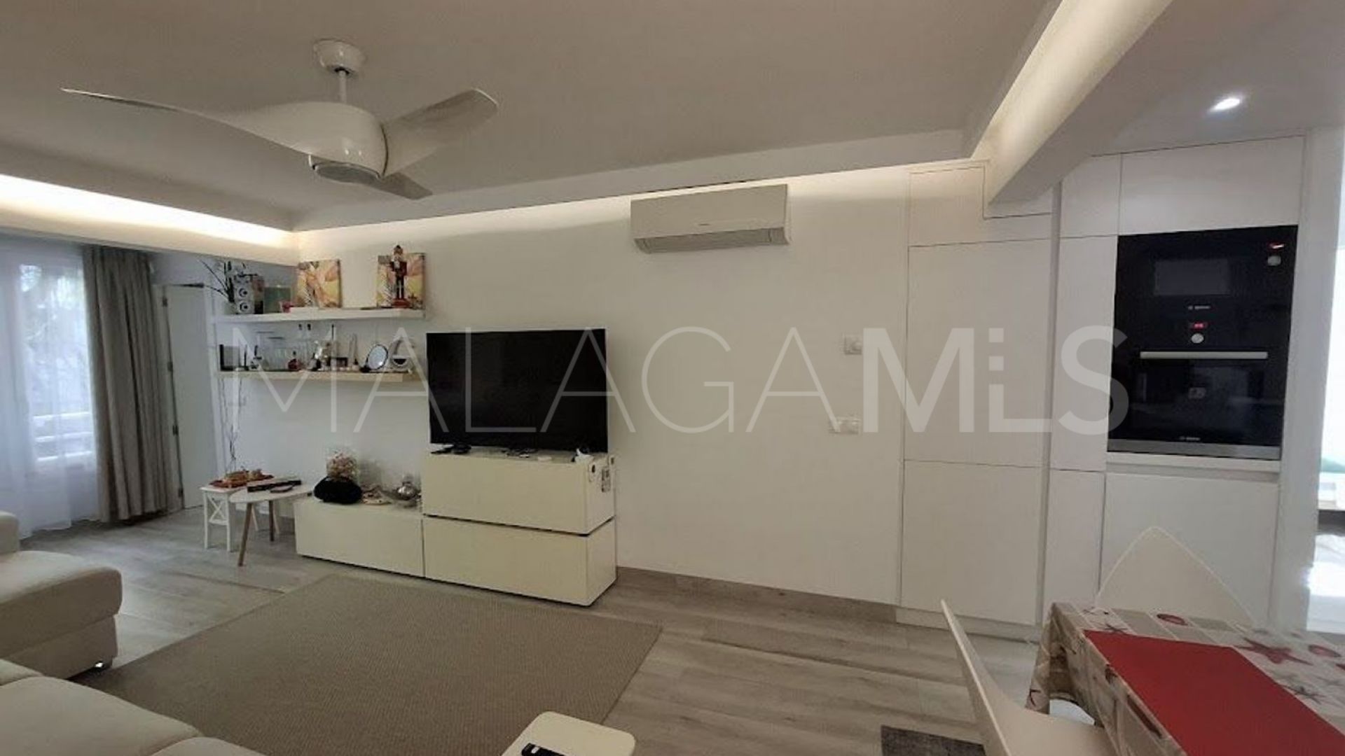 Buy flat in Playa de la Fontanilla with 3 bedrooms