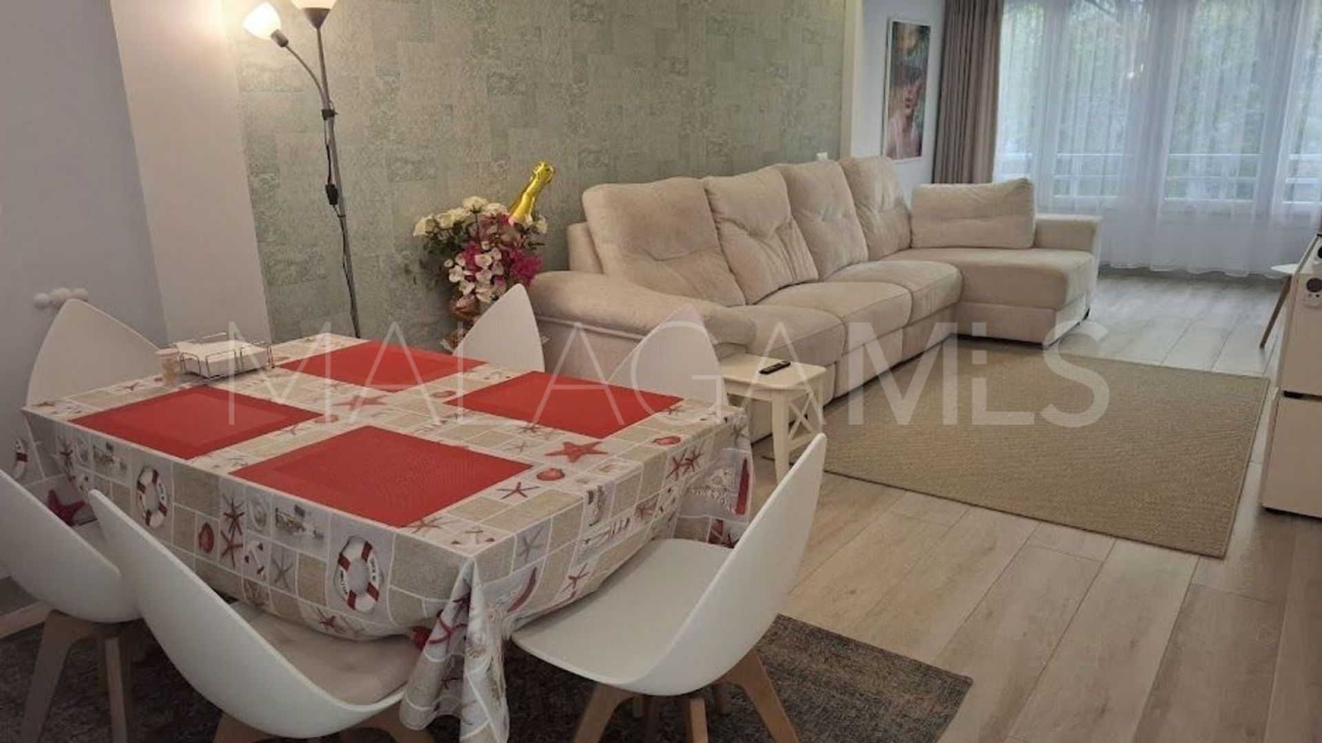 Buy flat in Playa de la Fontanilla with 3 bedrooms