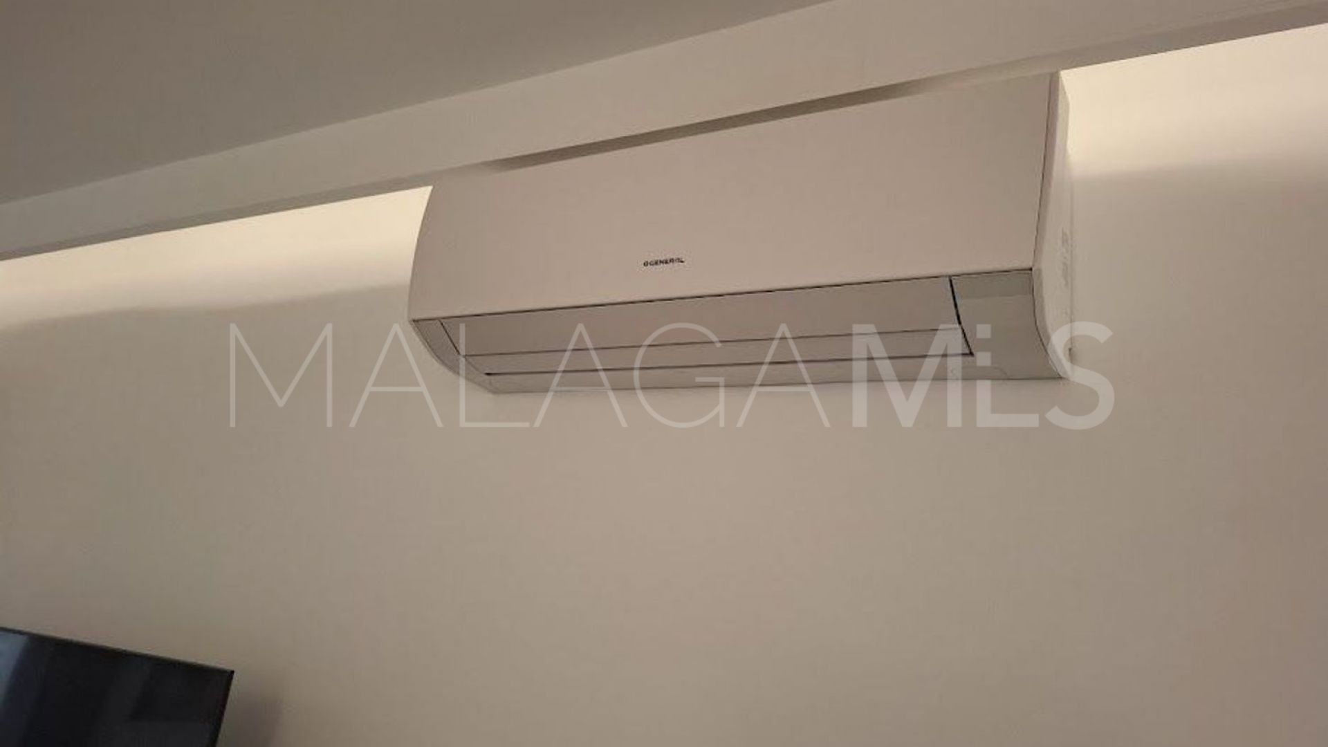 Buy flat in Playa de la Fontanilla with 3 bedrooms