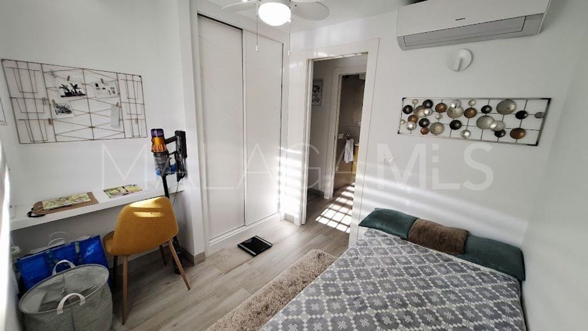 Buy flat in Playa de la Fontanilla with 3 bedrooms