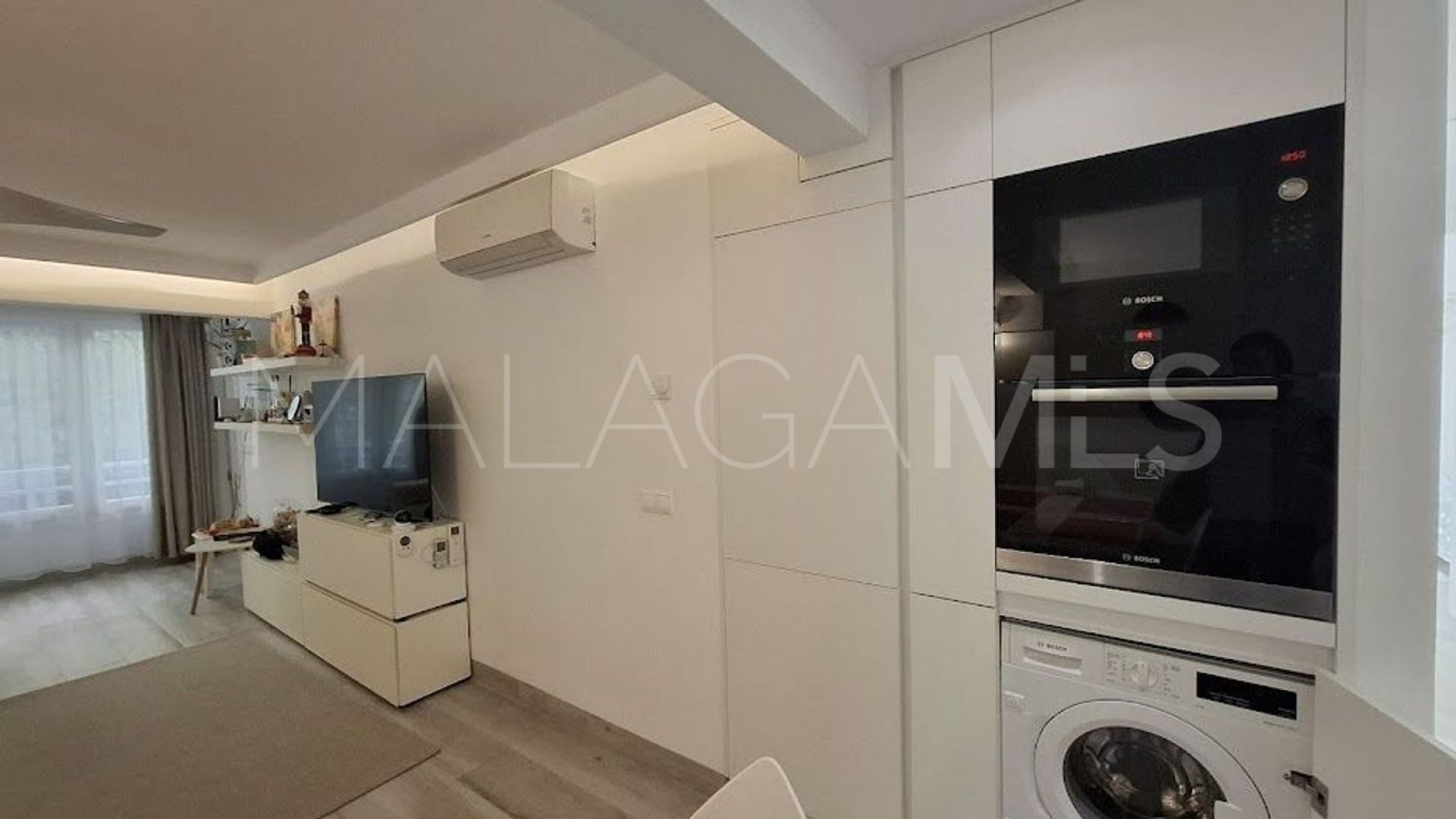 Buy flat in Playa de la Fontanilla with 3 bedrooms