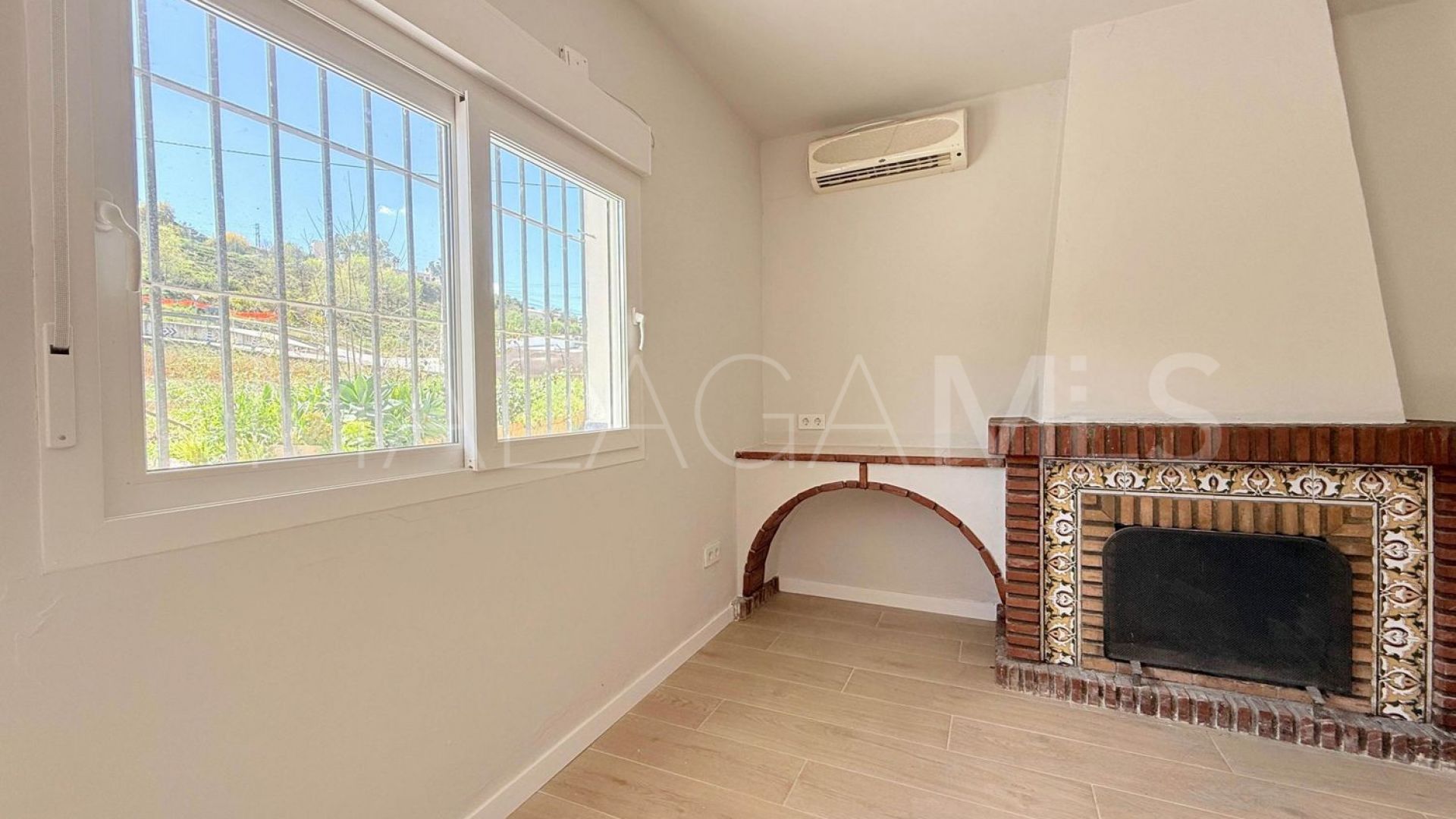 Casa de campo with 3 bedrooms for sale in Coin